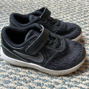 Nike toddler boys shoes size 10